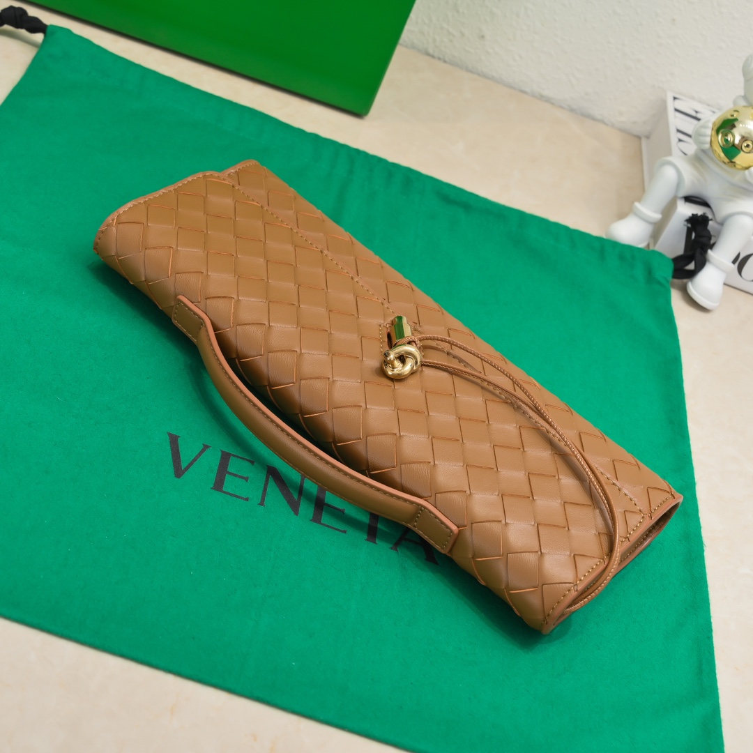 Bottega Veneta Clutch Bags